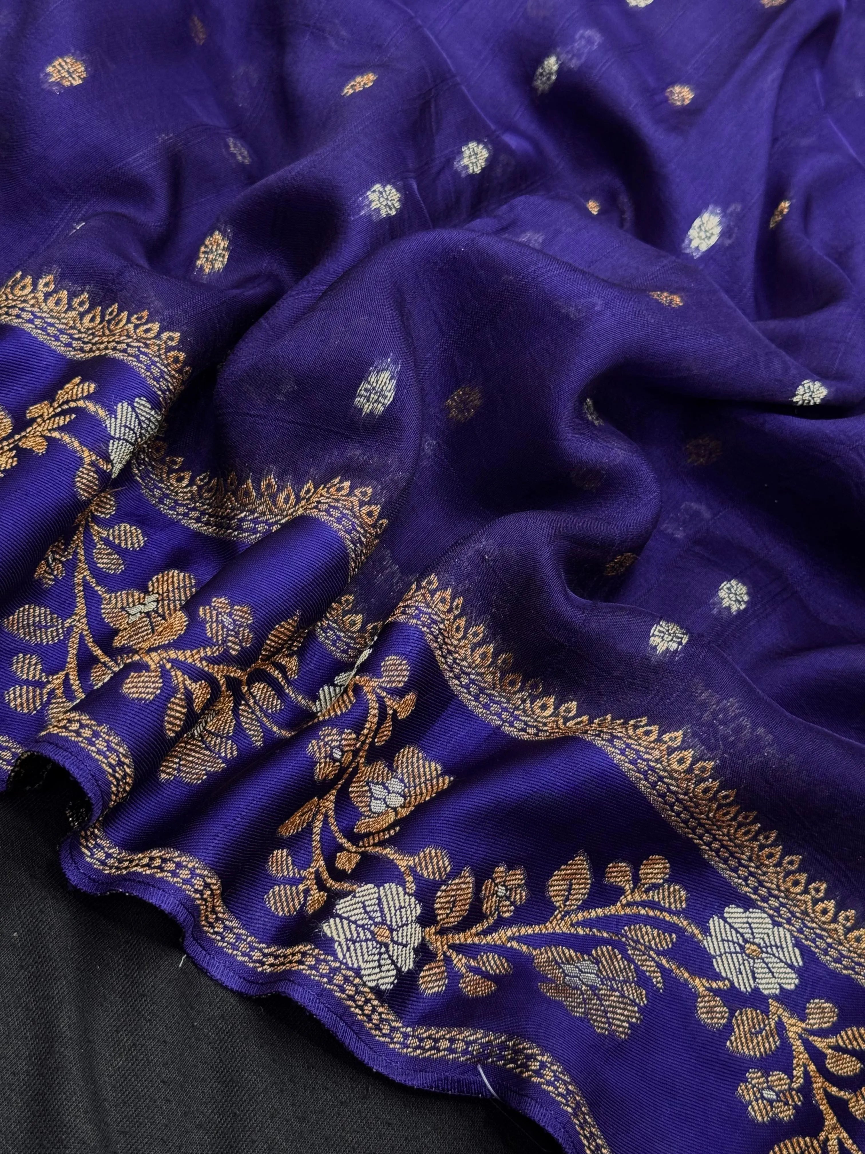 Classic Raw Mango Silk Saree – Perfect Blend of Style & Tradition (Aarzoo Viscose)