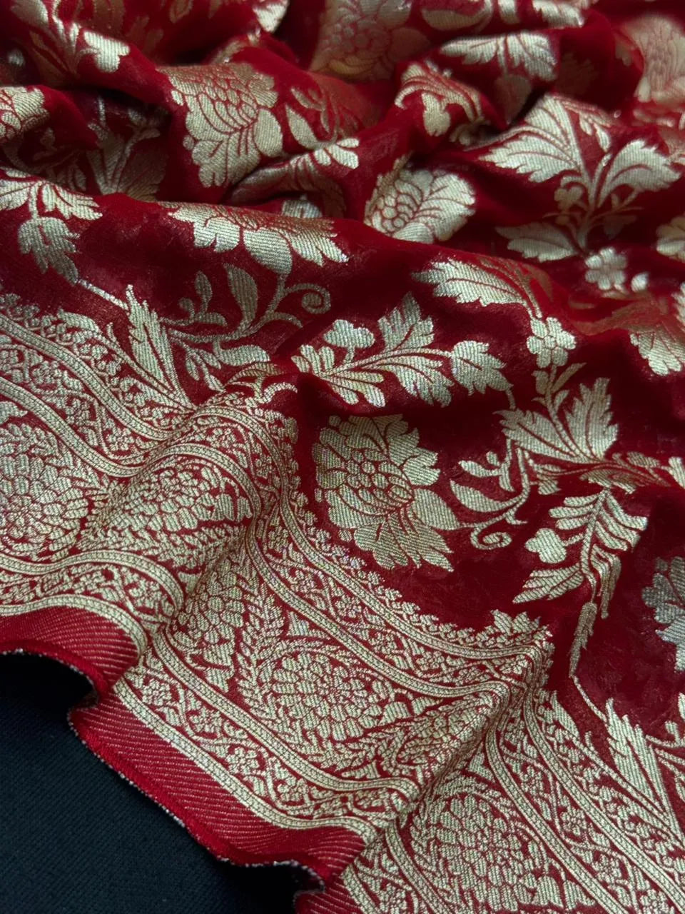 Elegant Semi Georgette Saree with Graceful Drape-Banarasi Viscose