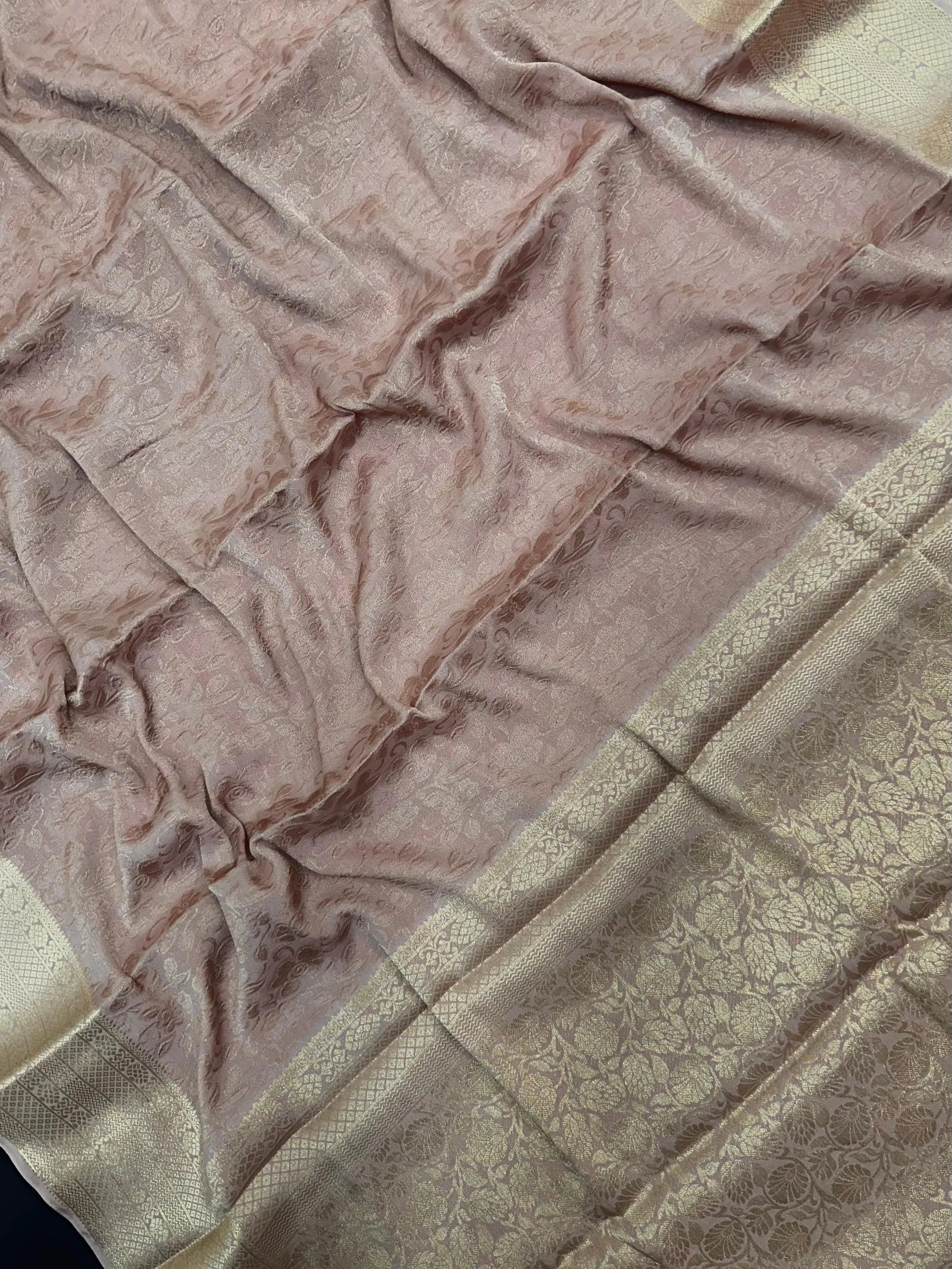 Binny Crepe Silk Saree – Soft Flow with Subtle Shine & Elegance