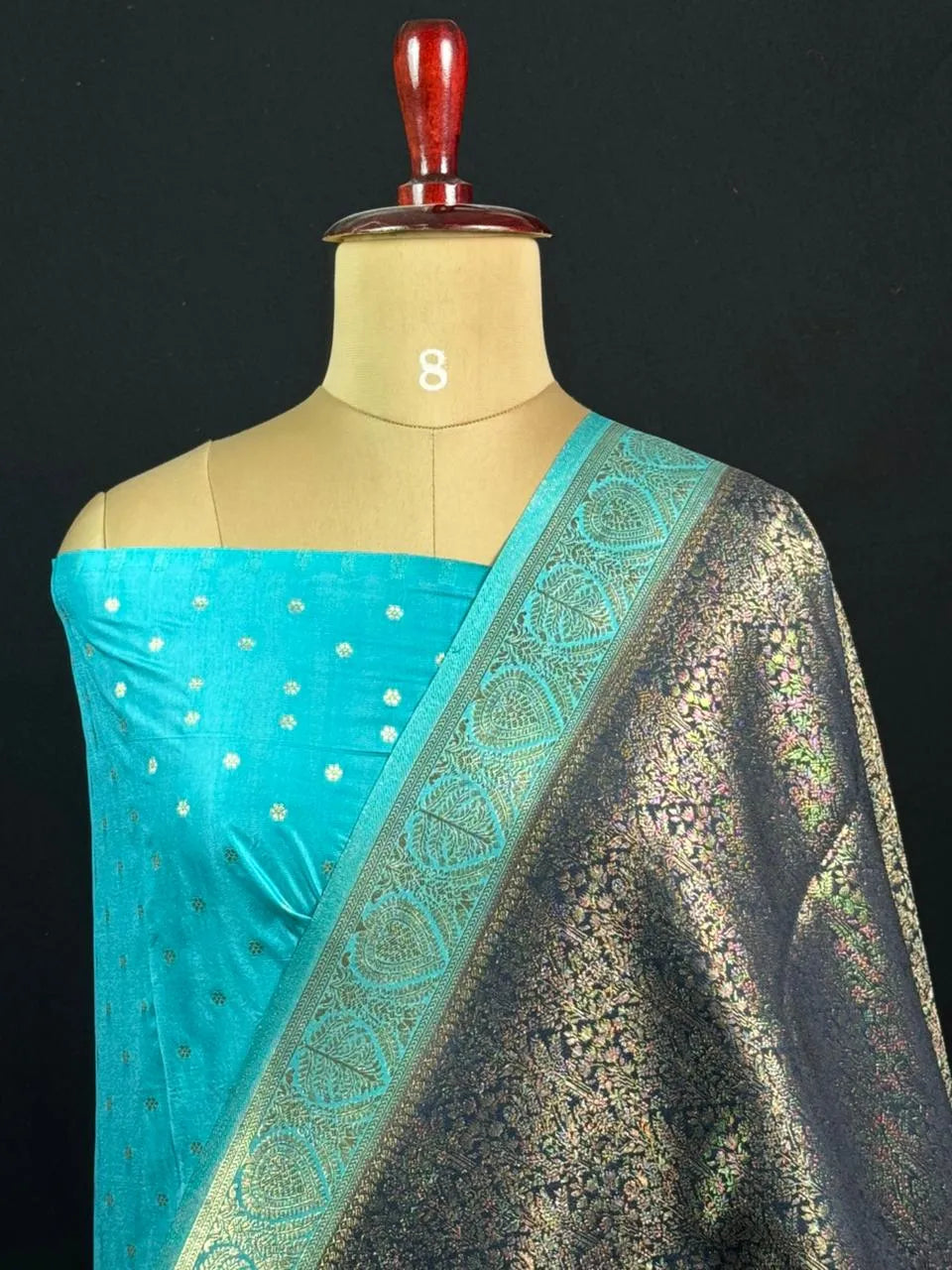 Elegant Carron Silk Saree – Timeless Grace & Luxury
