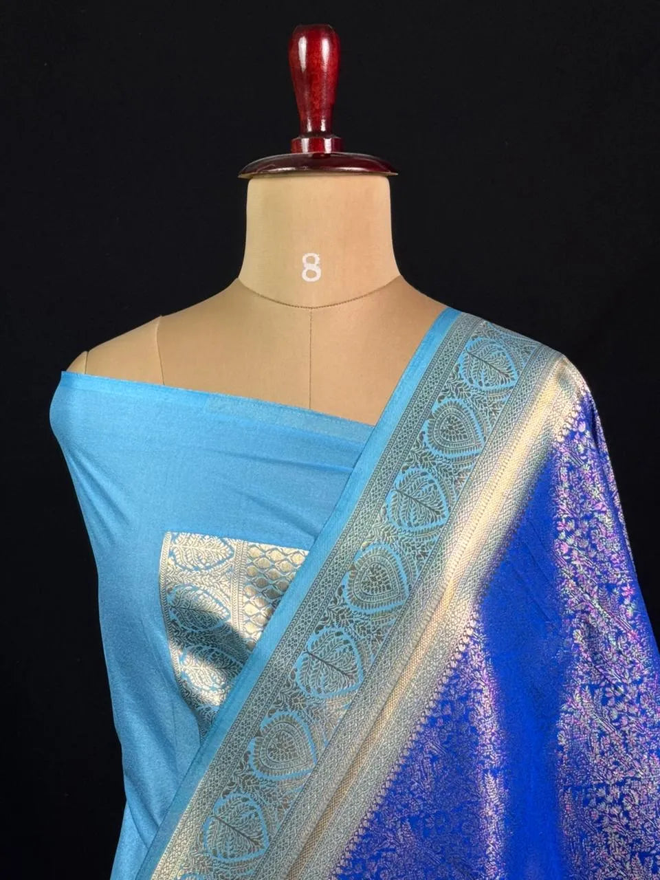 Elegant Carron Silk Saree – Timeless Grace & Luxury
