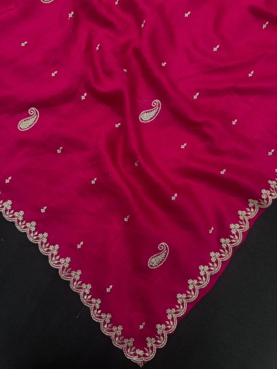 Stylish Raw Silk Blend Saree – Perfect for Festive Occasions (Finedine)