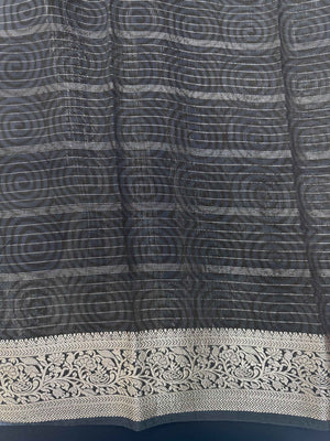 Musk cotton saree with breathable fabric and soft texture – ideal for casual and daily ethnic wear