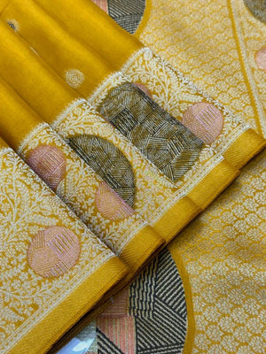 Silk Aura Elegance-Kanchi Temple