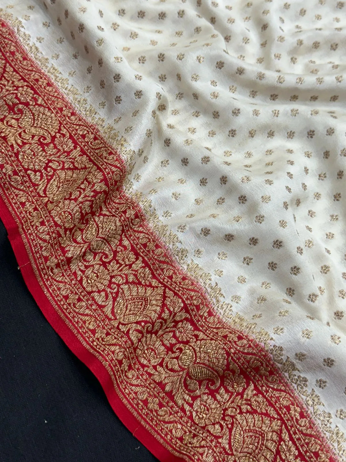 Pure Banarasi Crepe Silk Saree – The Perfect Choice for Wedding and Festive Wear.