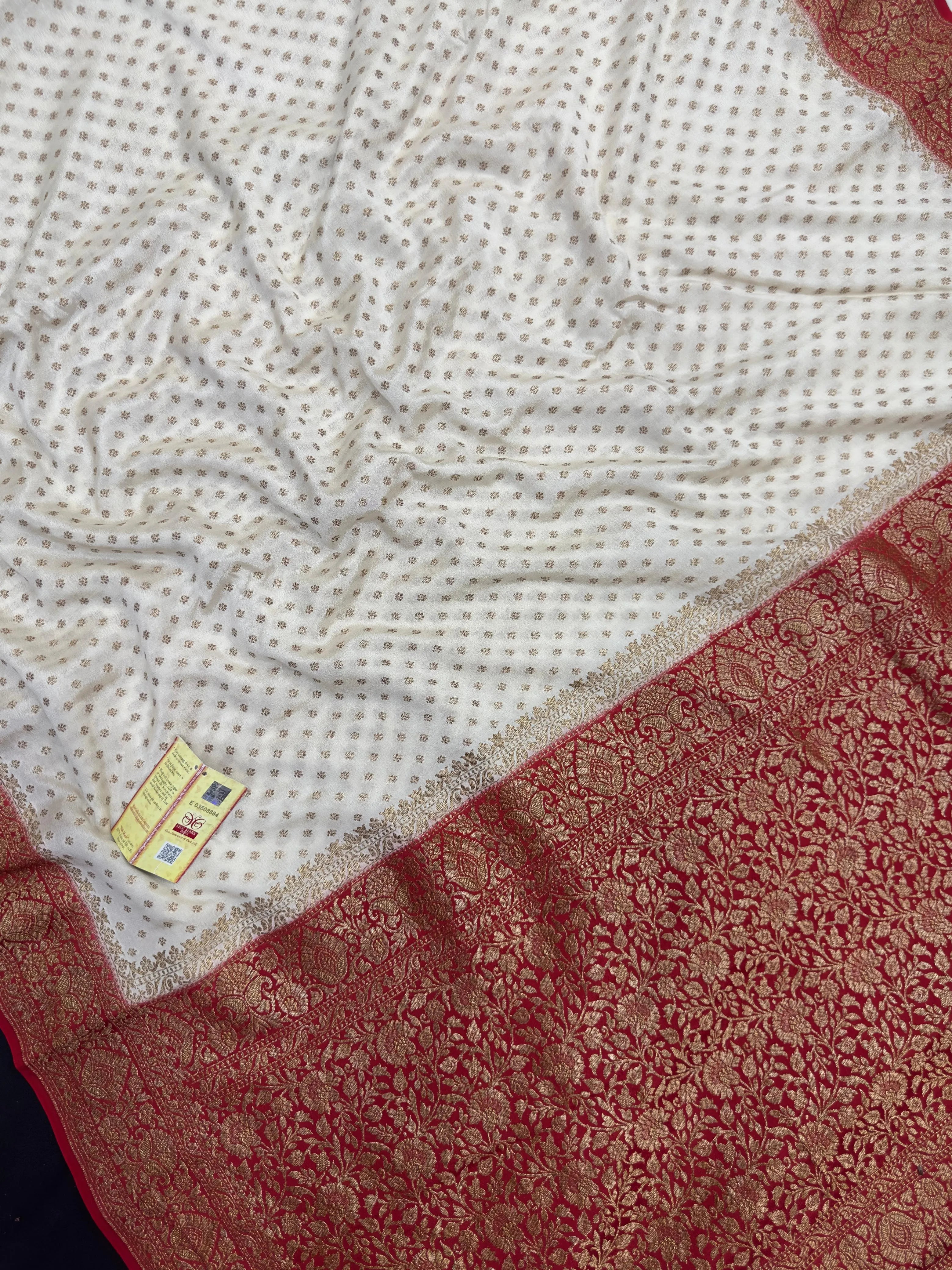 Pure Banarasi Crepe Silk Saree – The Perfect Choice for Wedding and Festive Wear.