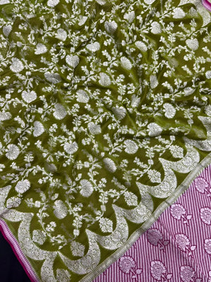 Elegant Pure Khaddi Georgette Pipping Saree with Subtle Shine