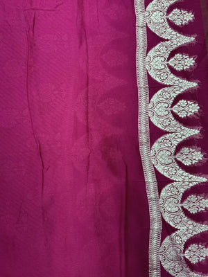 Elegant Pure Khaddi Georgette Pipping Saree with Subtle Shine