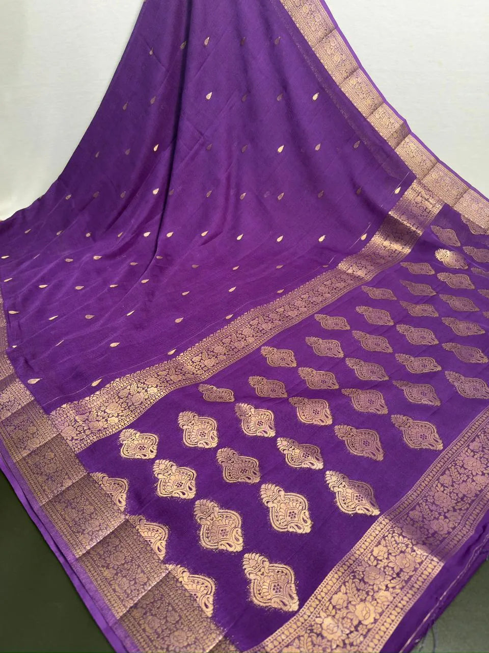 Urban Queen Viscose Silk Saree for Elegant Evenings