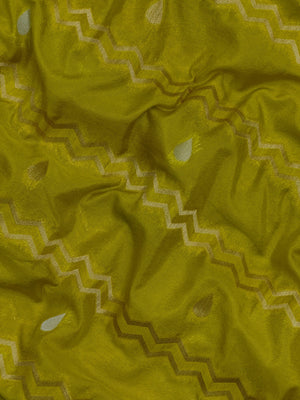 Woman wearing a Raw Mango Silk Saree with rich handloom texture and subtle sheen – perfect for weddings and festive occasions.