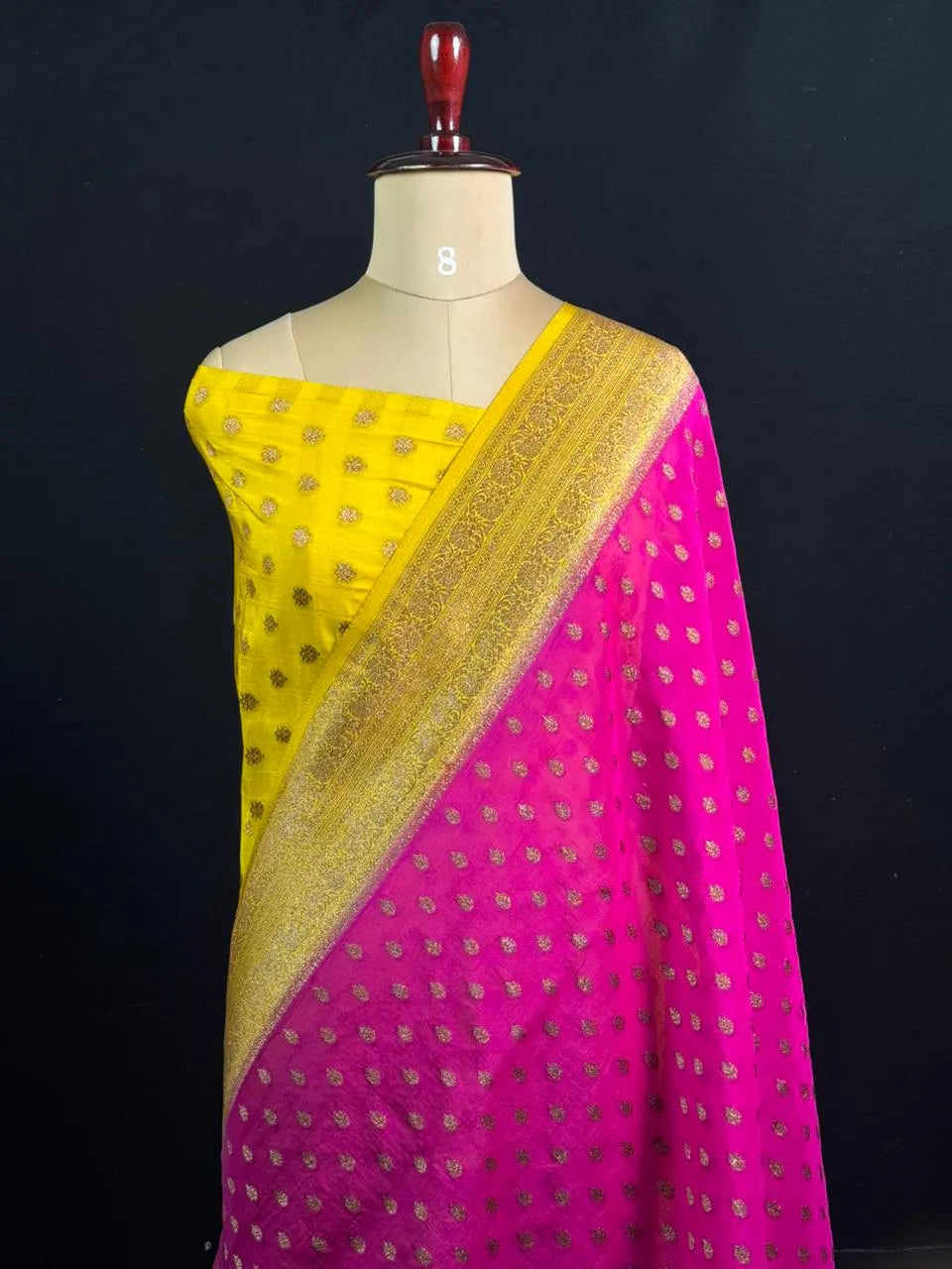 Fashionable 3D Textured Georgette Saree