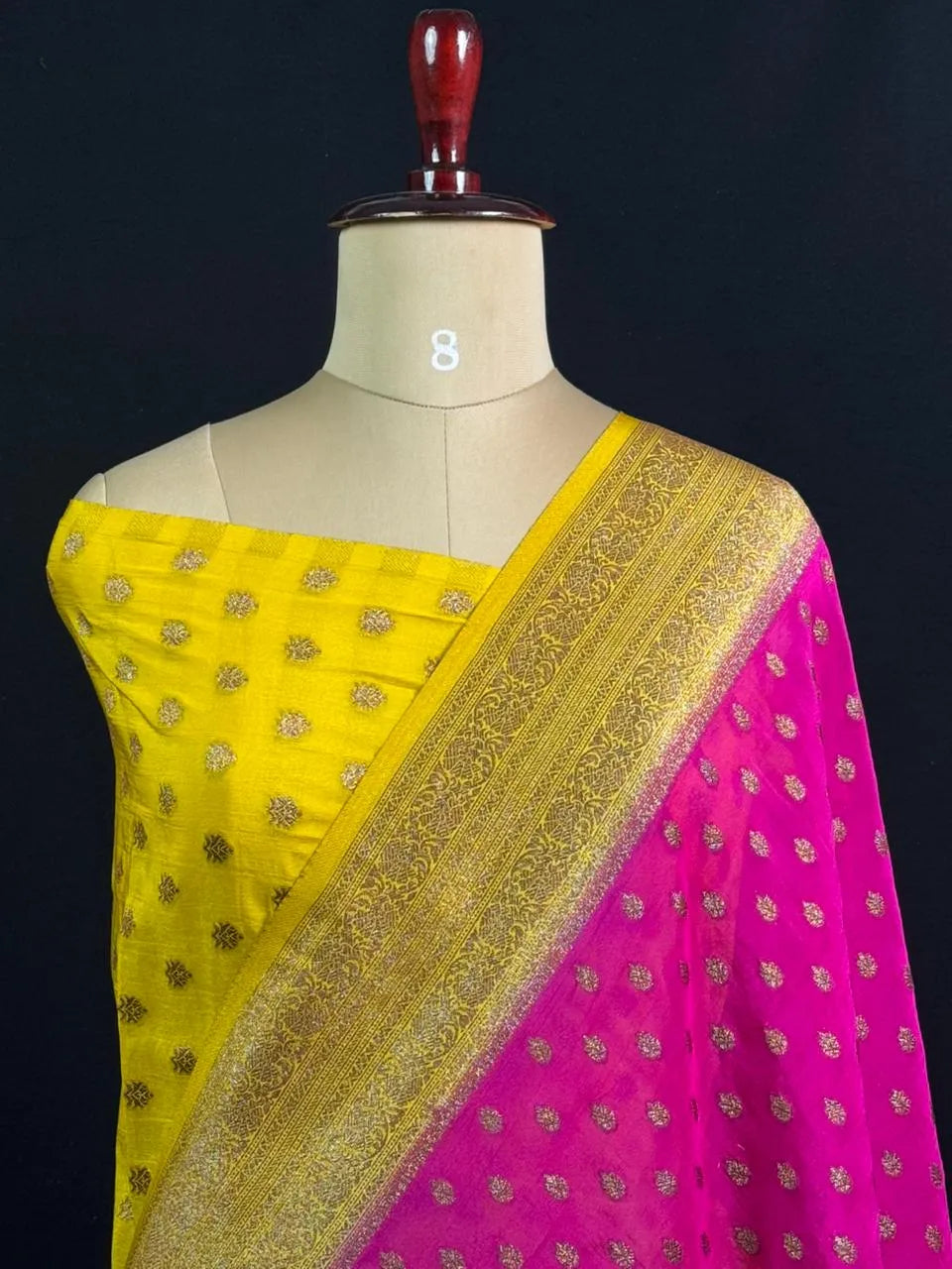 Fashionable 3D Textured Georgette Saree