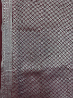 Woman in minimal semi silk saree – simple and graceful look for daily wear