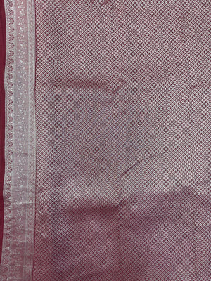 Woman in minimal semi silk saree – simple and graceful look for daily wear