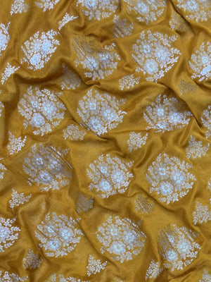 Semi Georgette Saree – Comfortable & Fashionable (Silver Meena)