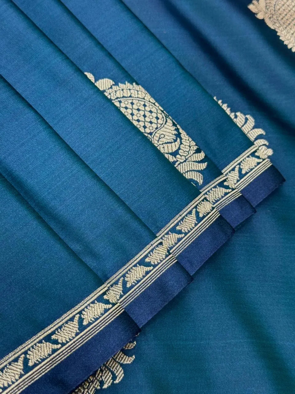 Venice Kataan Silk Elegance