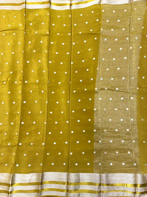 Semi Chiffon Saree – Lightweight, Flowing Fabric