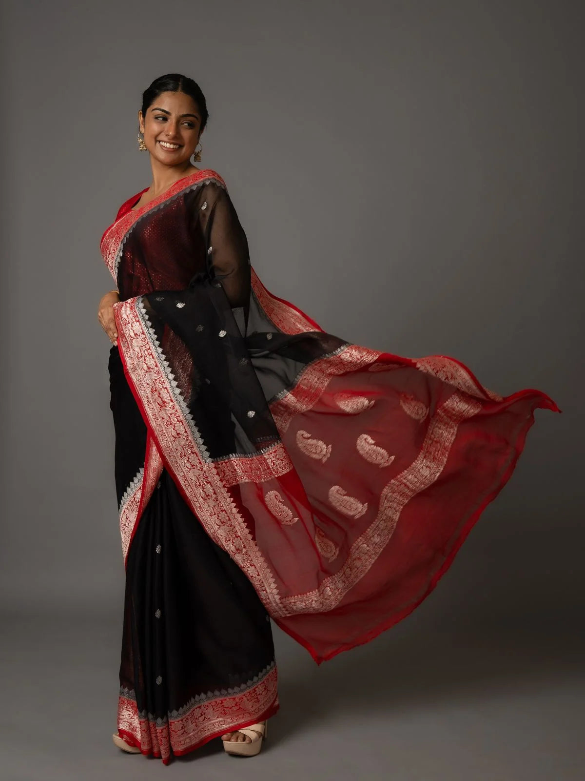 “Whispers of Elegance: Discovering Pure Chiffon Sarees”