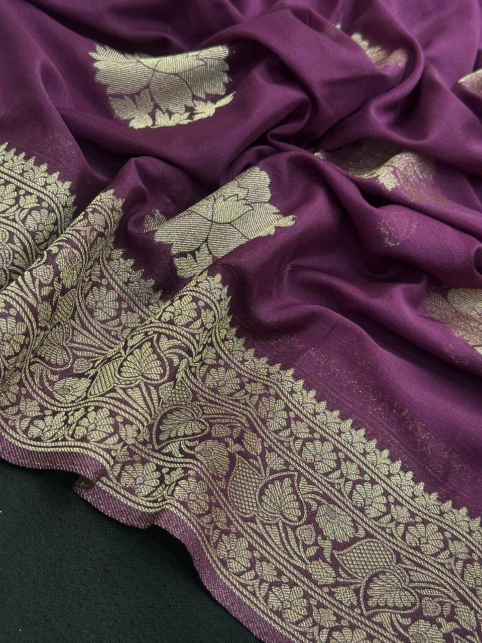 Sleek Chiffon Semi Banarasi Saree For Ethinic Wear-(3D insta shine)