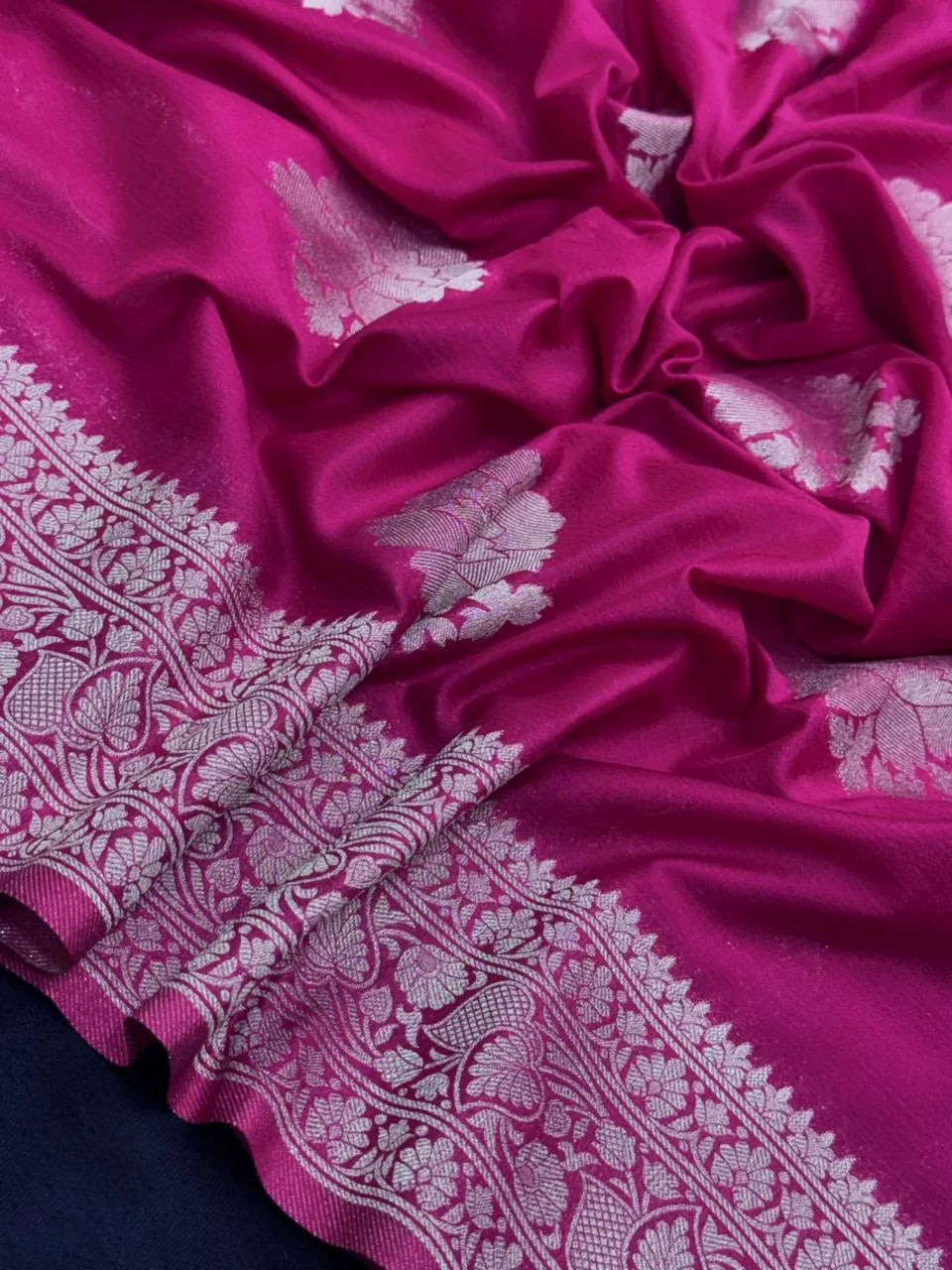 Sleek Chiffon Semi Banarasi Saree For Ethinic Wear-(3D insta shine)