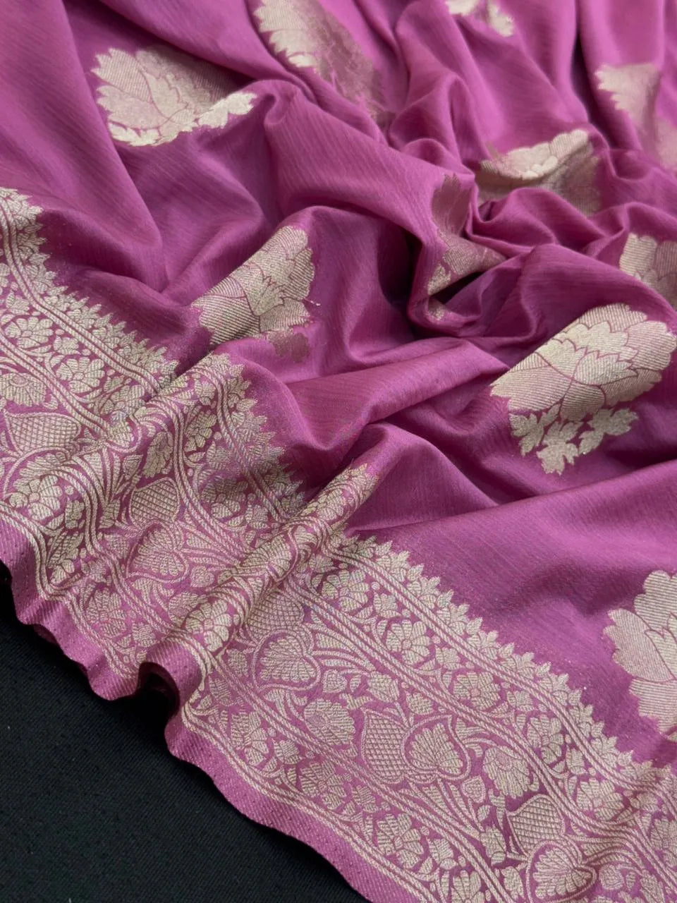 Sleek Chiffon Semi Banarasi Saree For Ethinic Wear-(3D insta shine)