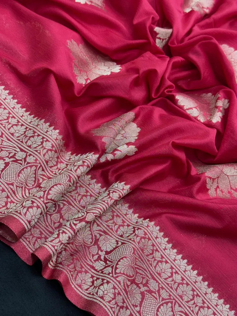 Sleek Chiffon Semi Banarasi Saree For Ethinic Wear-(3D insta shine)