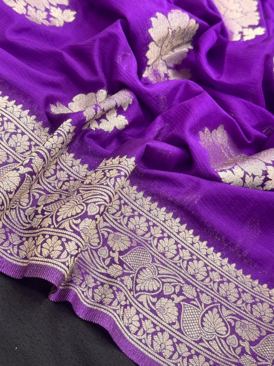 Sleek Chiffon Semi Banarasi Saree For Ethinic Wear-(3D insta shine)