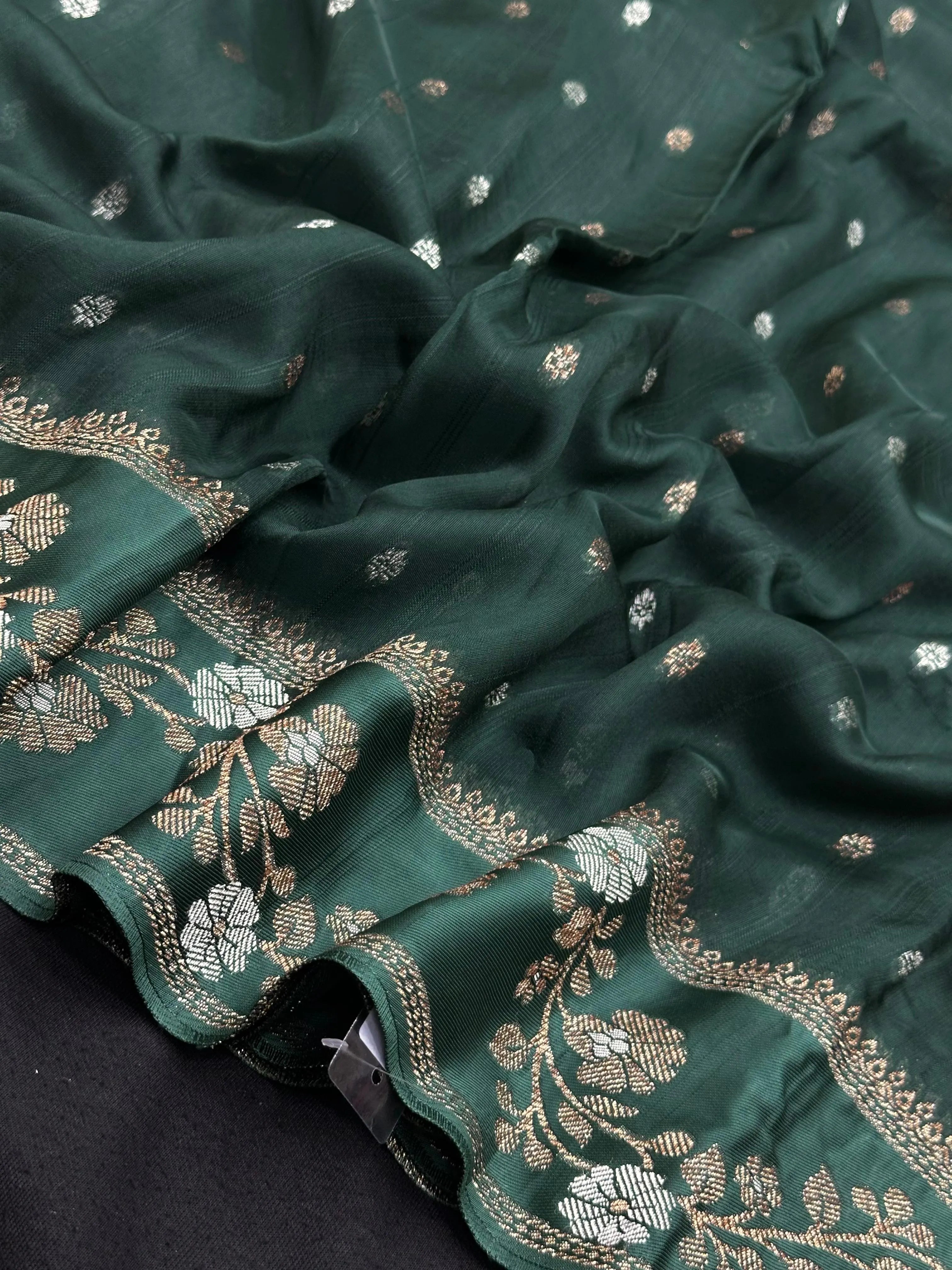 Classic Raw Mango Silk Saree – Perfect Blend of Style & Tradition (Aarzoo Viscose)