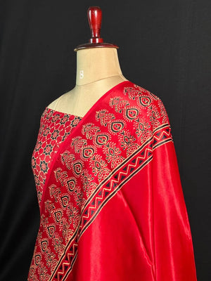 Elegant Plain Ajrak Print Saree – Timeless Ethnic Charm