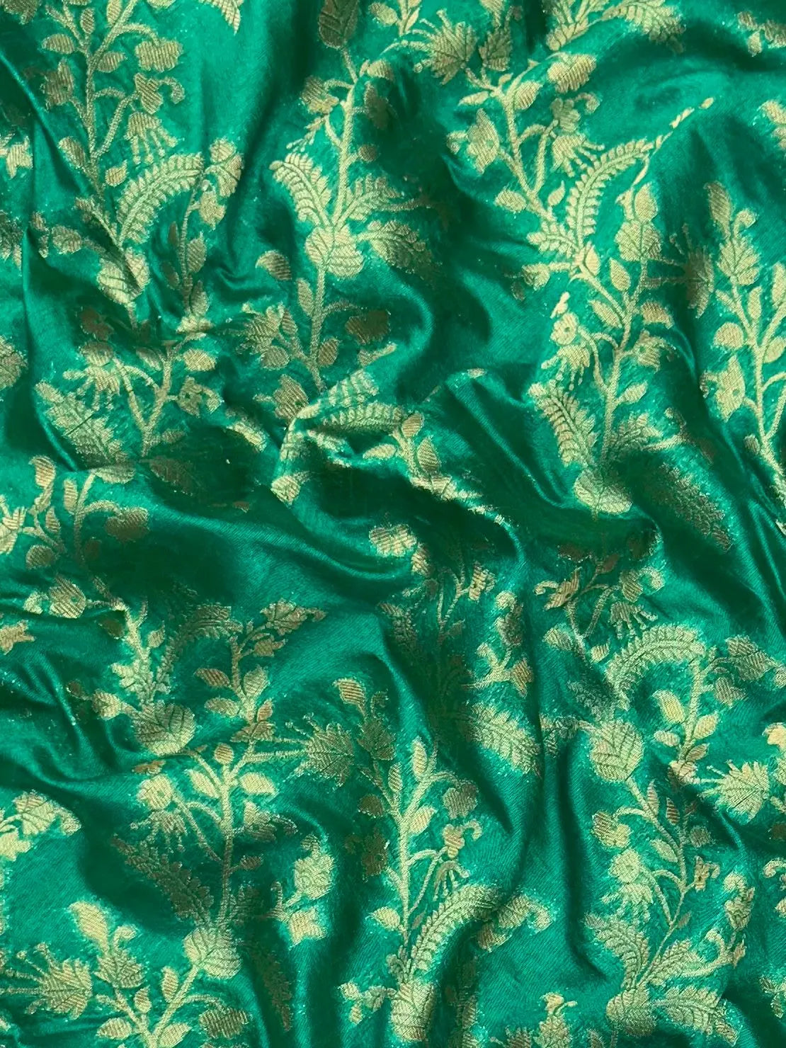 Premium Raw Silk Saree – Rich Texture & Lustrous Finish (Anjali Jaal) 