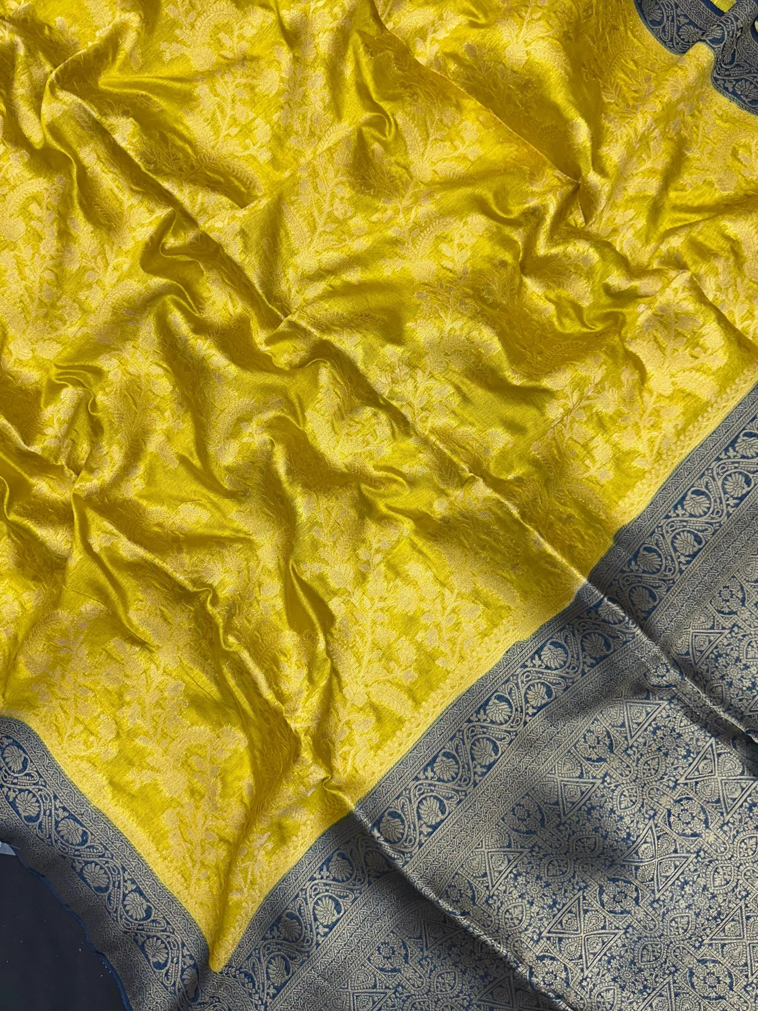 Premium Raw Silk Saree – Rich Texture & Lustrous Finish (Anjali Jaal) 