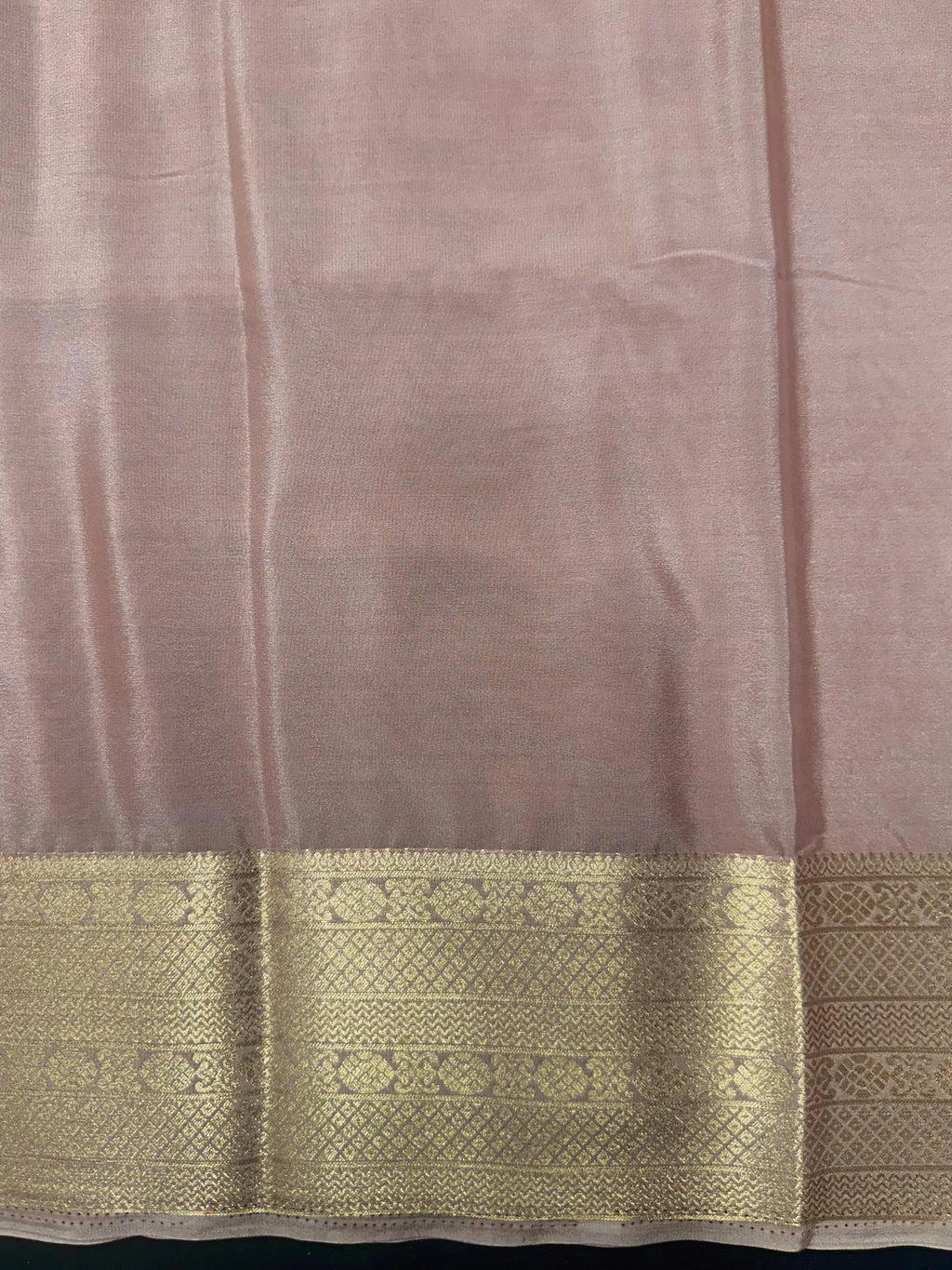 Binny Crepe Silk Saree – Soft Flow with Subtle Shine & Elegance