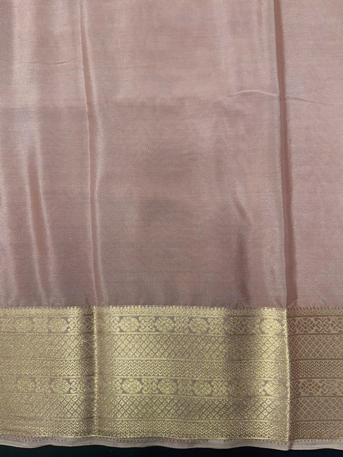 Binny Crepe Silk Saree – Soft Flow with Subtle Shine & Elegance