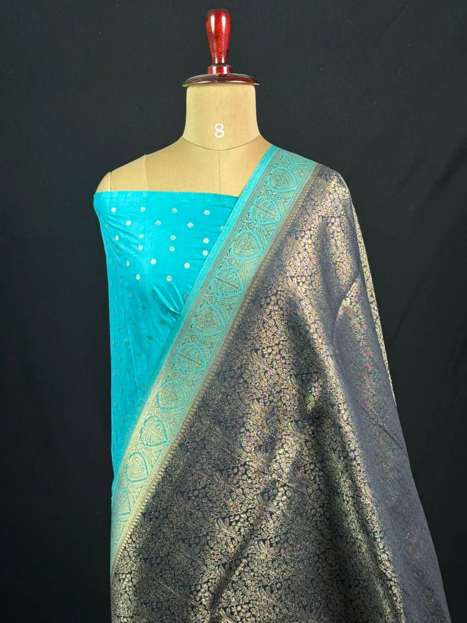Elegant Carron Silk Saree – Timeless Grace & Luxury