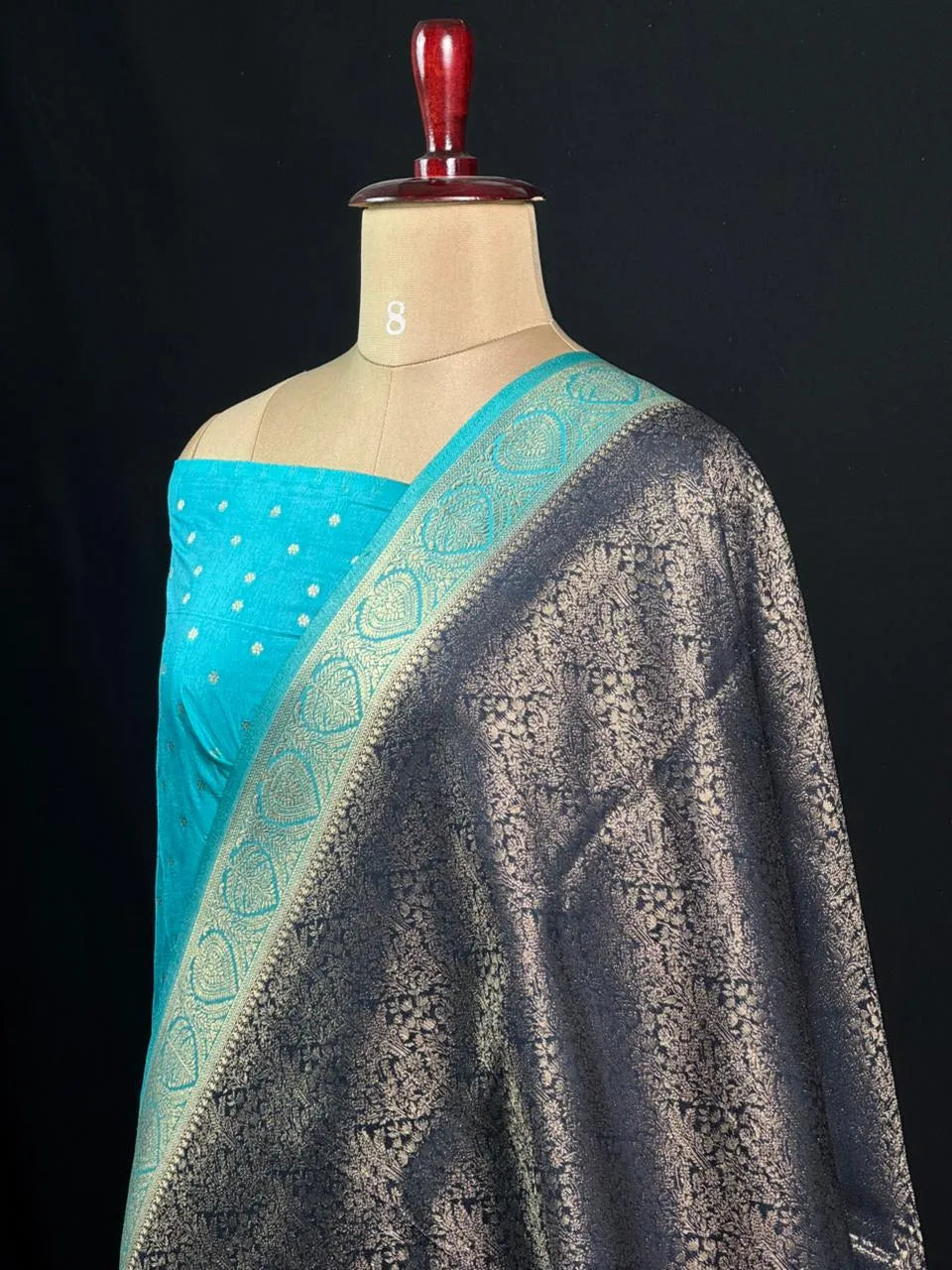 Elegant Carron Silk Saree – Timeless Grace & Luxury