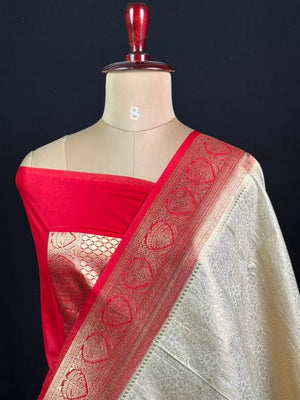 Elegant Carron Silk Saree – Timeless Grace & Luxury