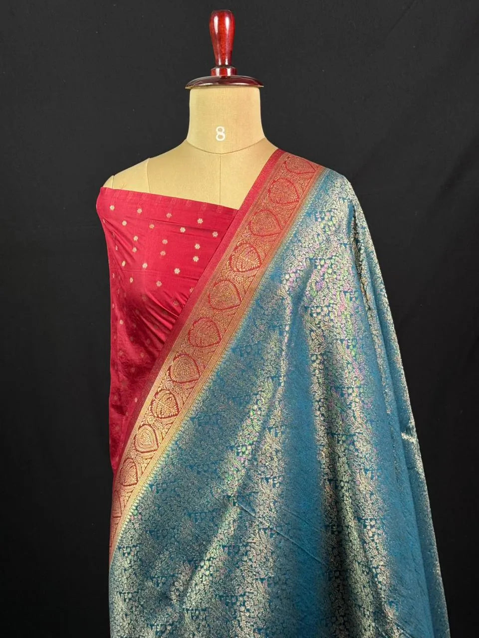 Elegant Carron Silk Saree – Timeless Grace & Luxury