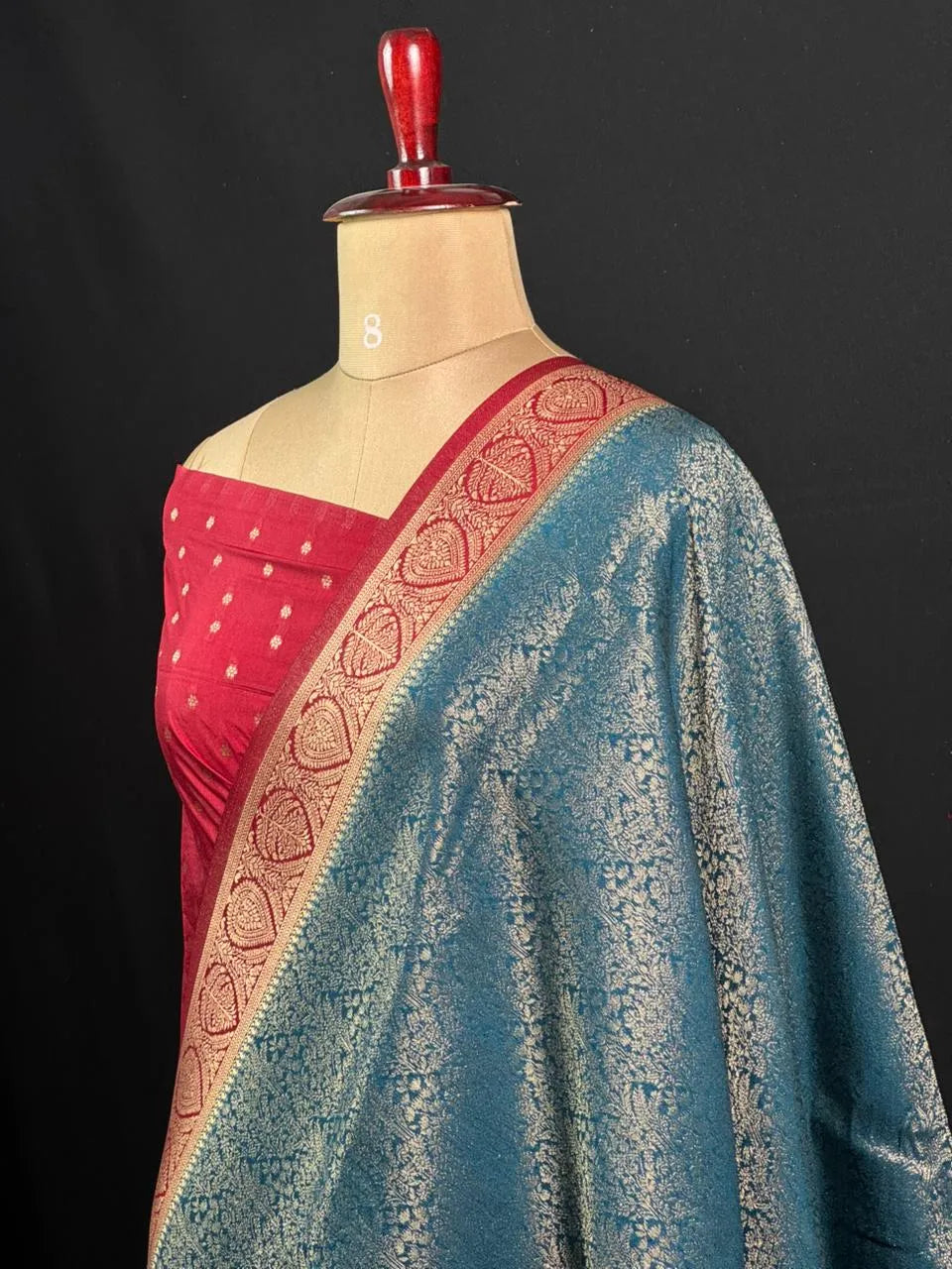 Elegant Carron Silk Saree – Timeless Grace & Luxury