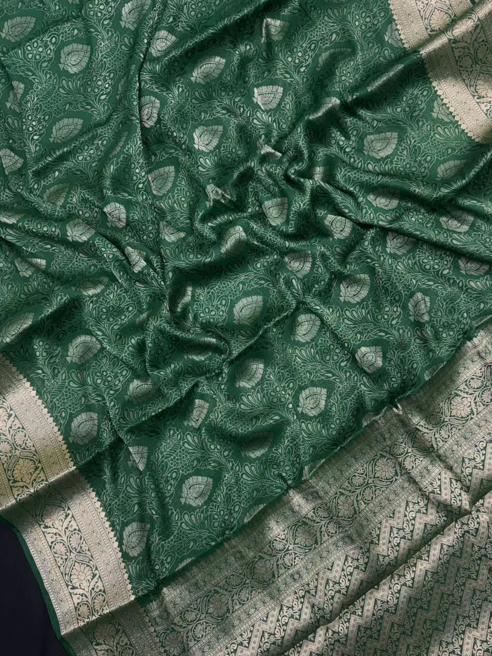 Binny Crepe Saree – Smooth Drape with Effortless Elegance-(Crepe Delight)