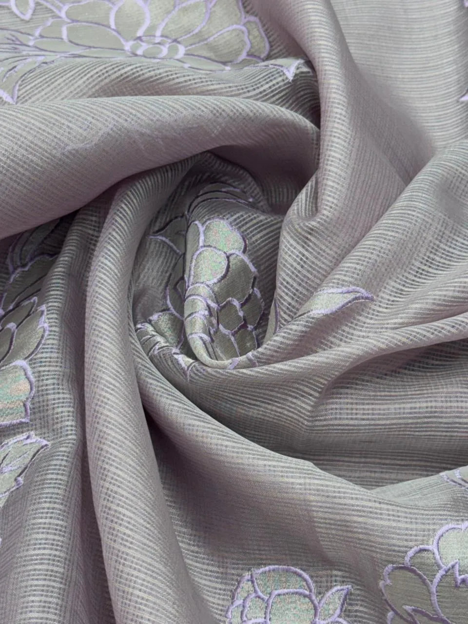 Subtle Shine, Grand Style – Kota Tissue