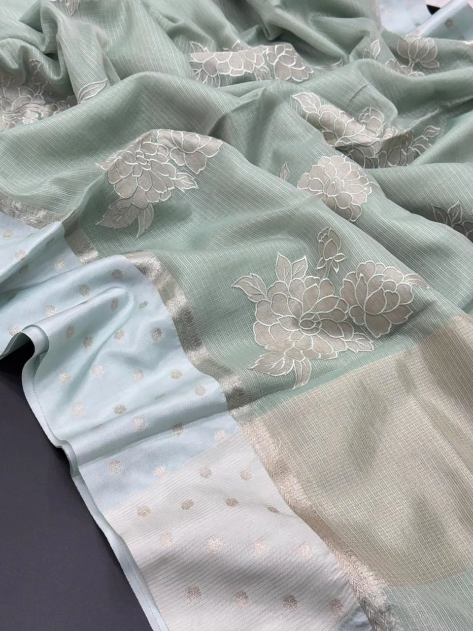 Subtle Shine, Grand Style – Kota Tissue