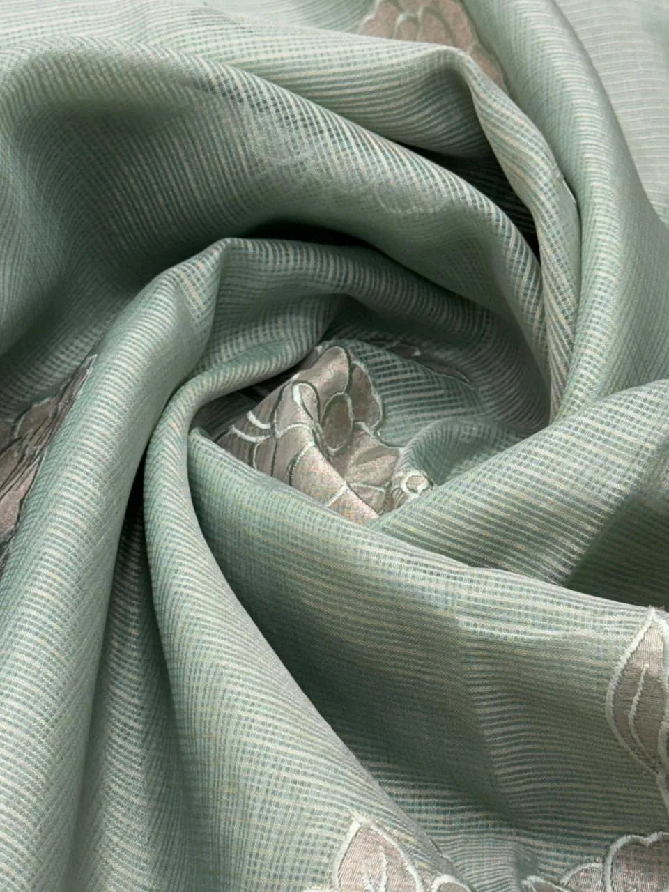 Subtle Shine, Grand Style – Kota Tissue