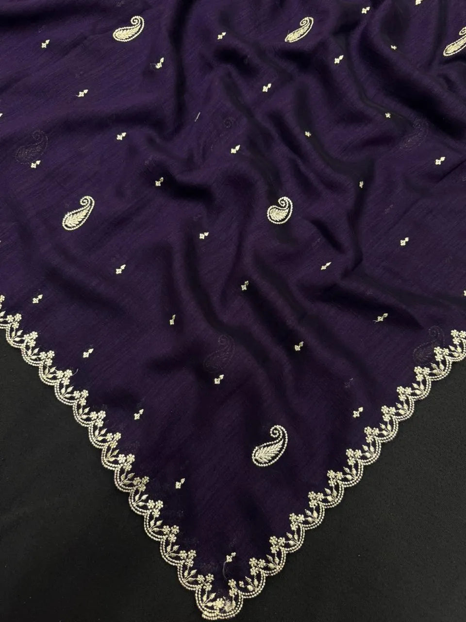 Stylish Raw Silk Blend Saree – Perfect for Festive Occasions (Finedine)