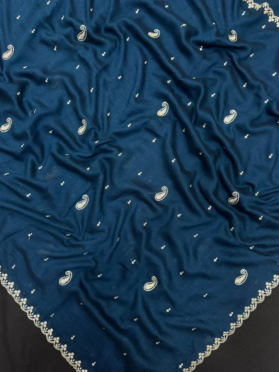 Stylish Raw Silk Blend Saree – Perfect for Festive Occasions (Finedine)