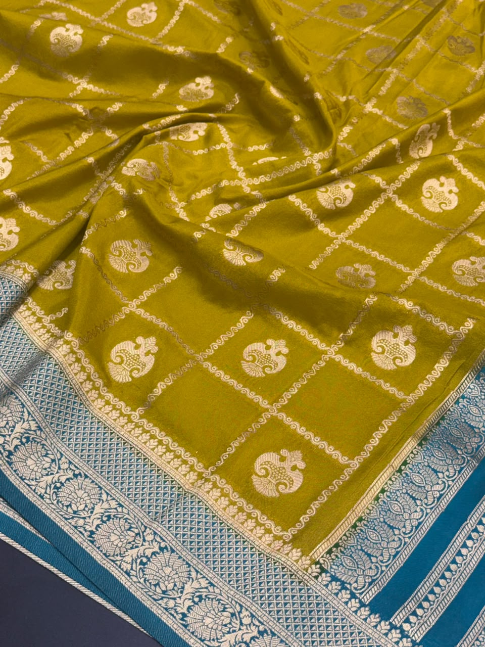 Semi Banarasi Khaddi Georgette Chex Buta Saree