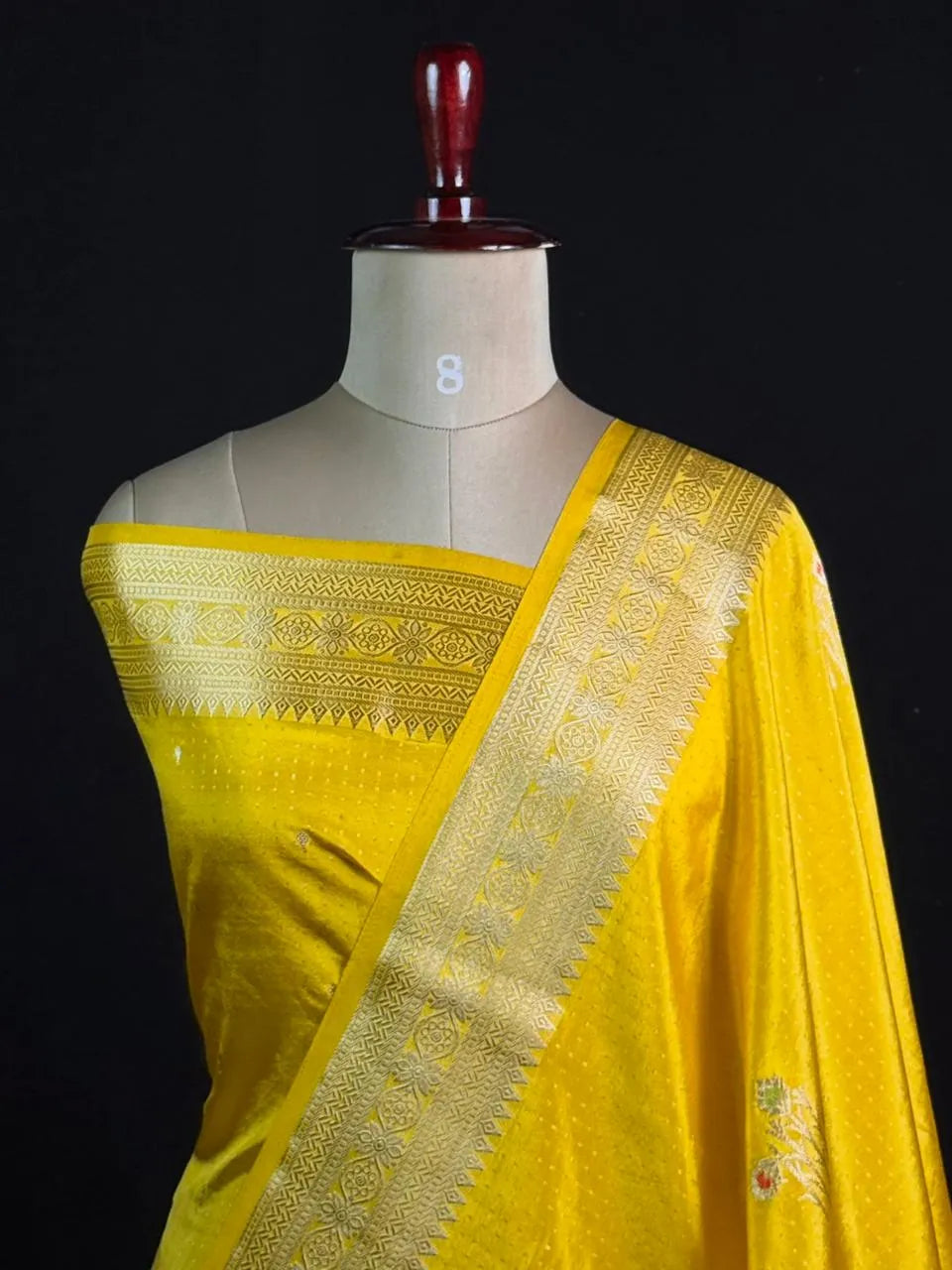  Seni Elegant Raw Silk Saree