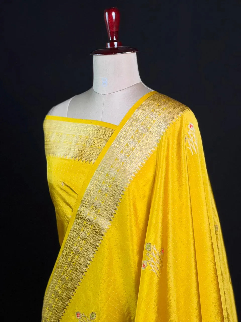  Seni Elegant Raw Silk Saree