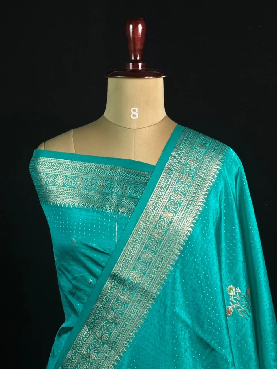  Seni Elegant Raw Silk Saree