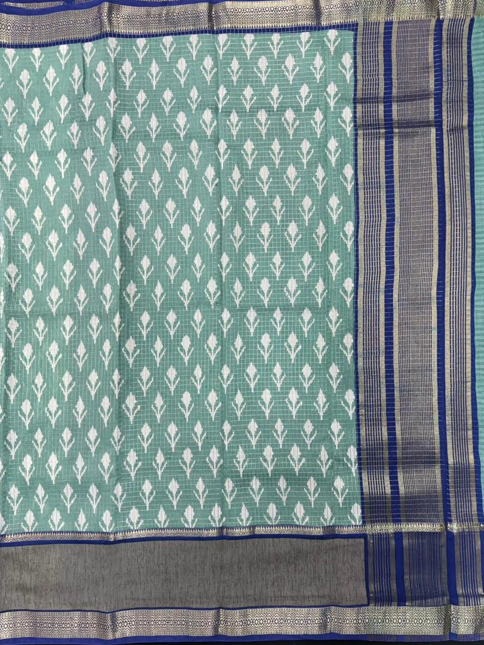 Hp prints  Saree –  Elegance with Zari Detailing 