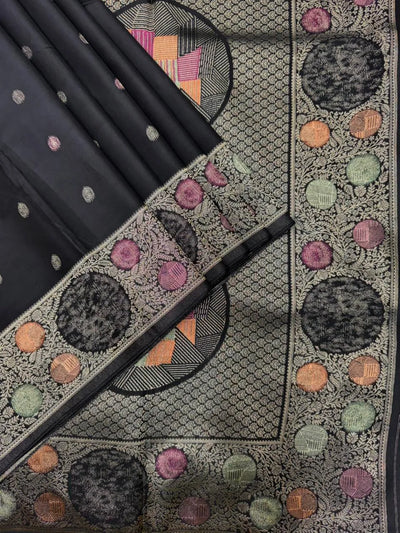 Silk Aura Elegance-Kanchi Temple